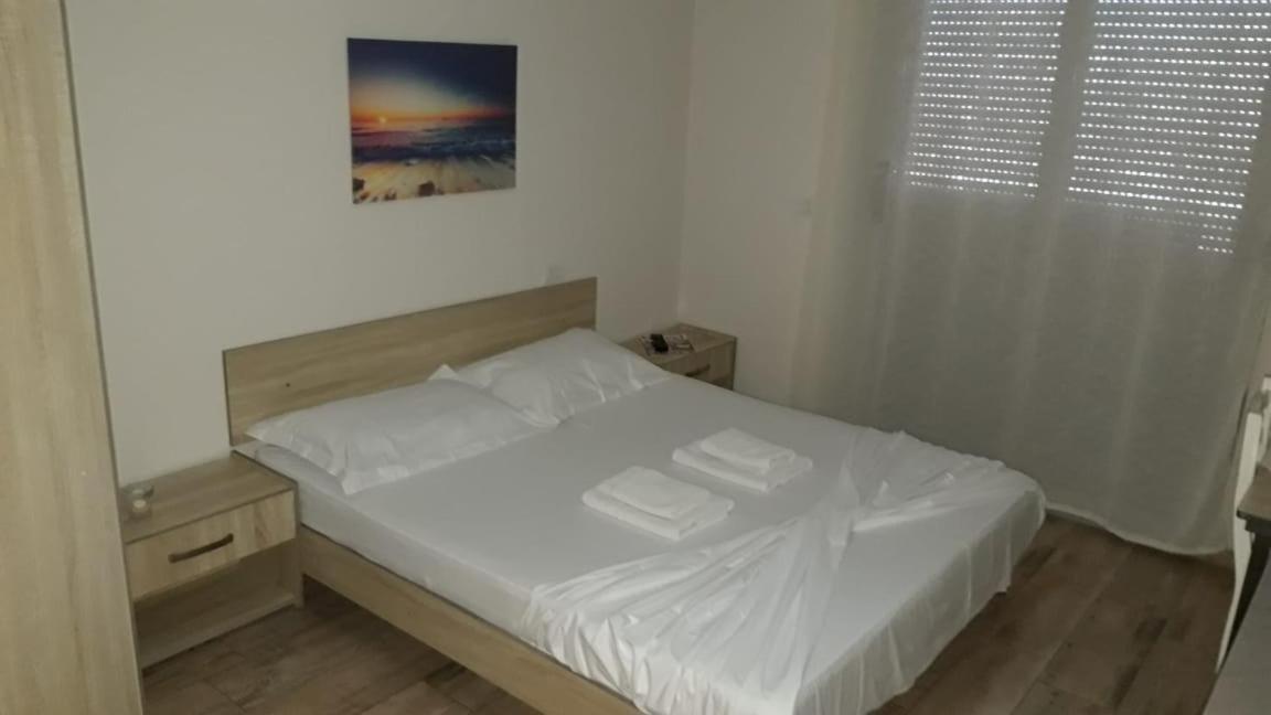 Disy Apartments Vlorë Quarto foto