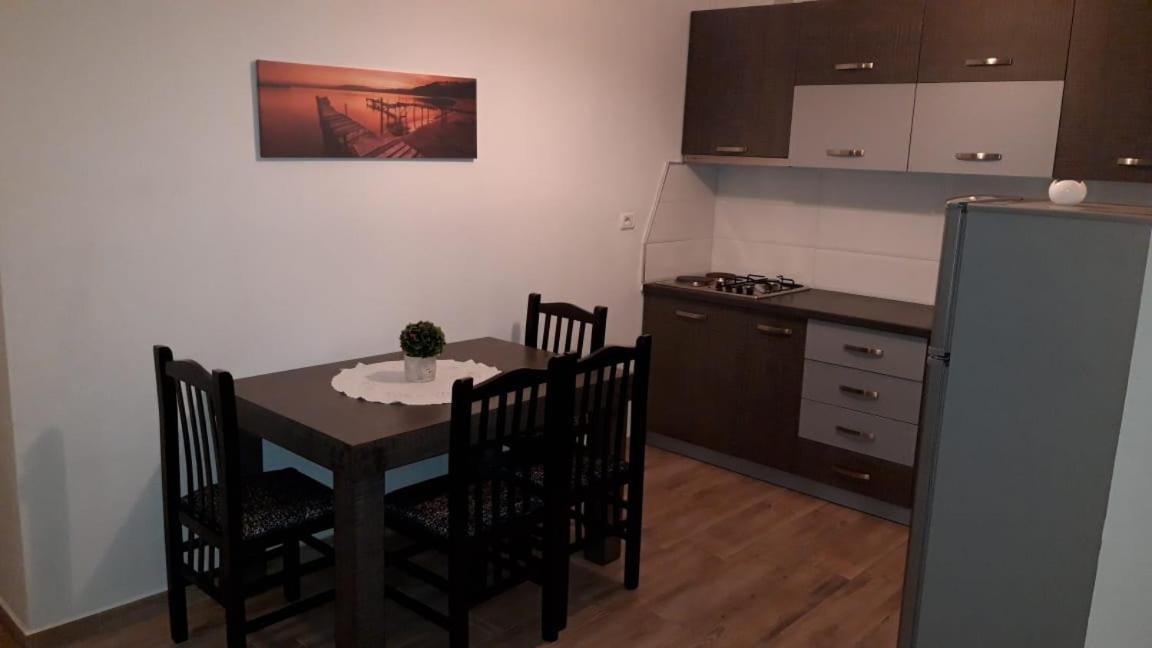 Disy Apartments Vlorë Quarto foto